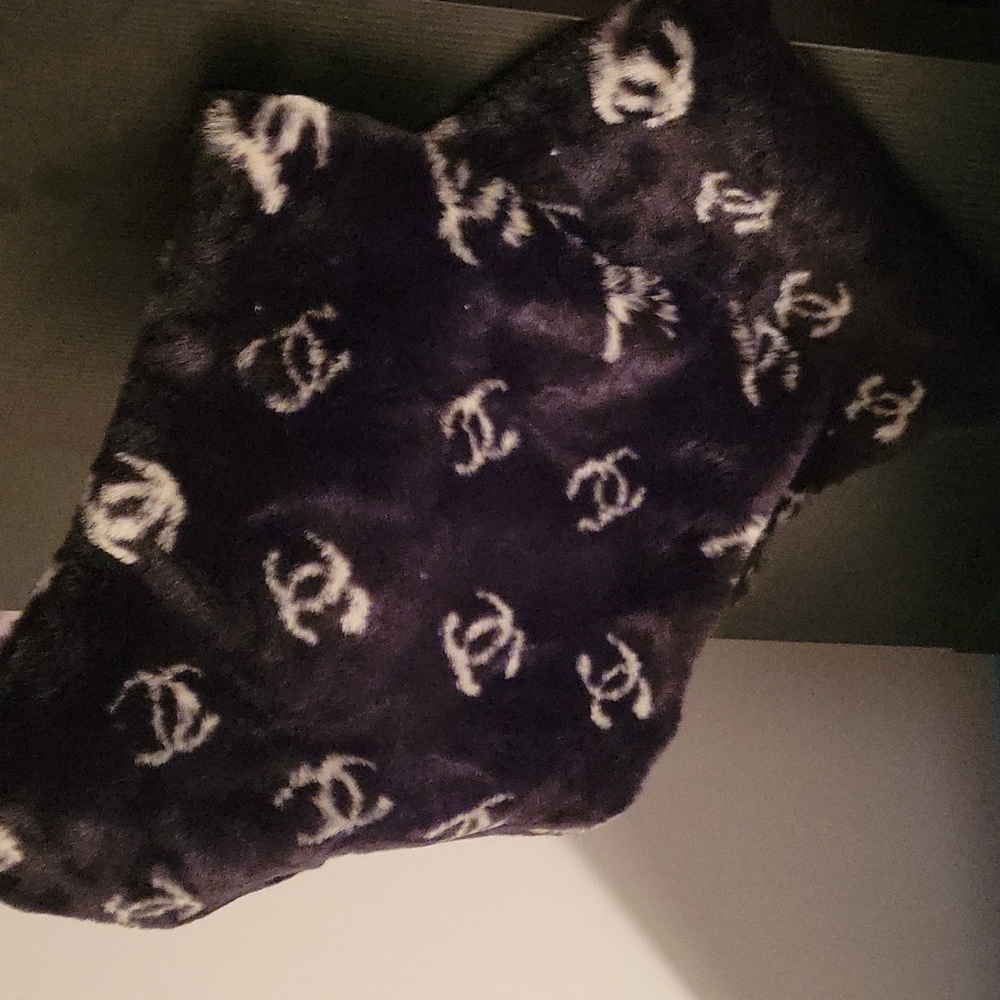 Faux fur chanel scarf